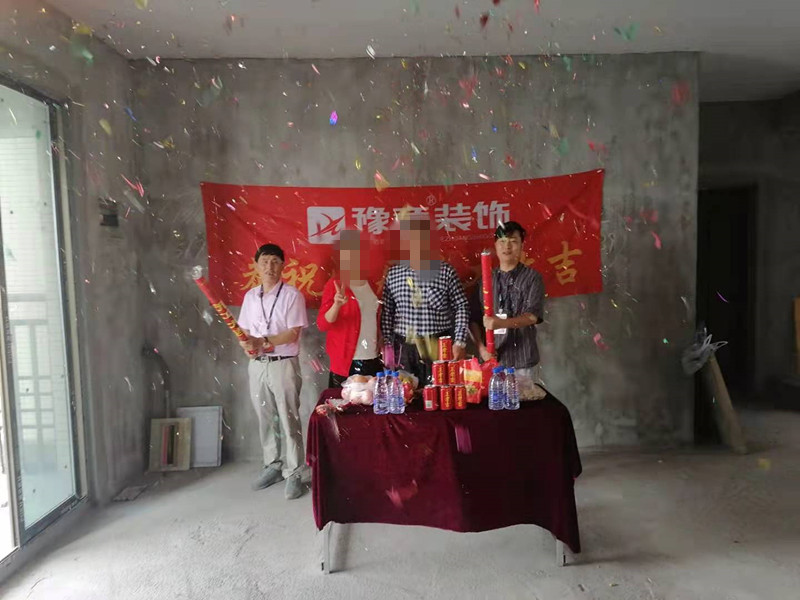 恭祝龍華云錦徐總愛(ài)家開工大吉??！