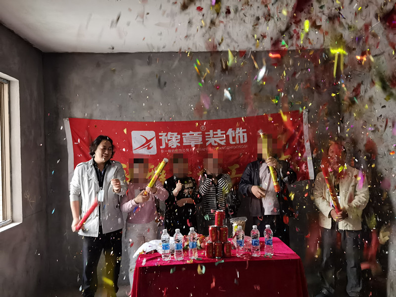恭祝龍華云錦盛女士愛家開工大吉！！