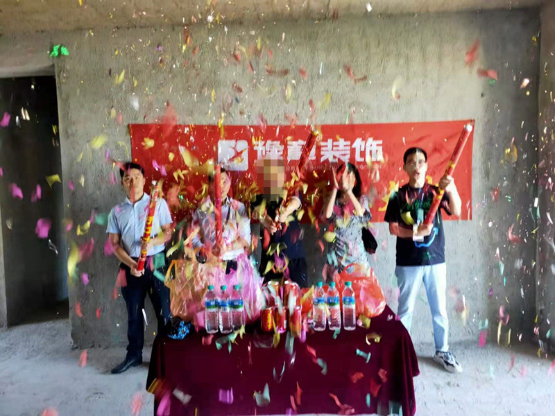 恭祝翠湖小區(qū)湯總愛家開工大吉?。? /></a></dt>
                                <dd>
                                    <h4>
                                        <a href=