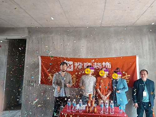 恭祝翠湖賀女士愛家開工大吉！！